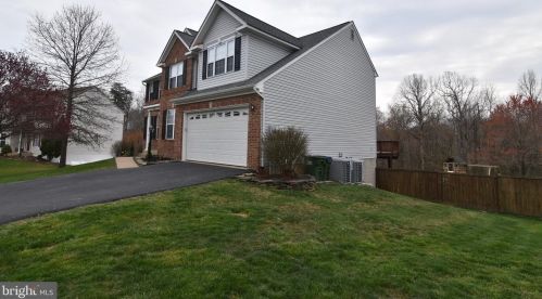 5450 Quaint Dr, Woodbridge, VA 22193-4589