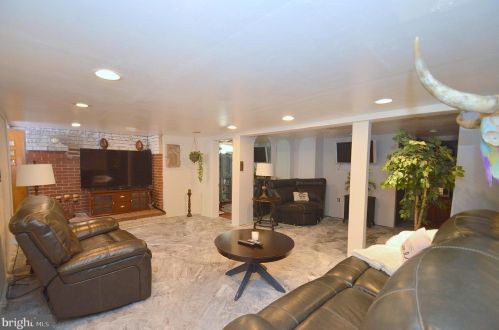 48 Calvin Unger Ln, Berkeley Springs WV 25411-5181 exterior