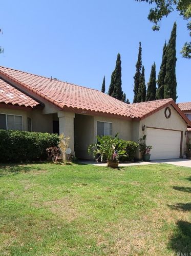1237 Woodcrest St, Bloomington, CA 92316-4104