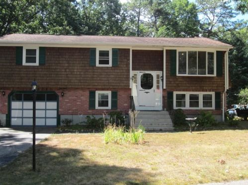 25 Daniel Dr, Coventry, RI 02816-8520