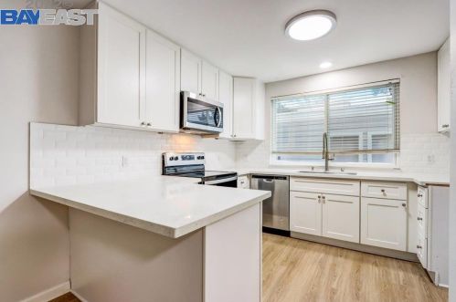 3362 Santa Rita Rd, Pleasanton, CA 94566-3400