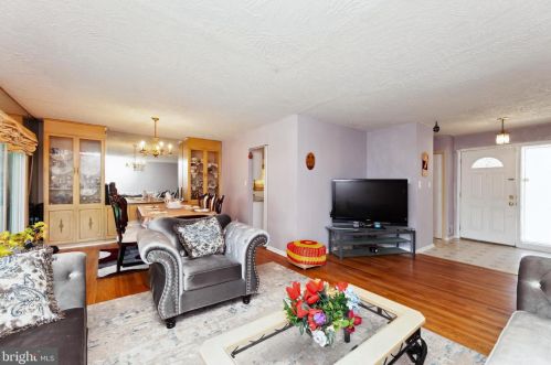 9504 Lawnsberry Ter, Silver Spring MD 20901-4714 exterior