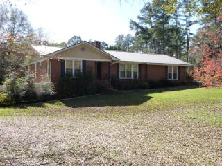 80 Fairlawn Dr, Carrollton, GA 30117-8261