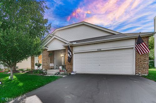 906 Bristol St, Pingree Grove, IL 60140-9185