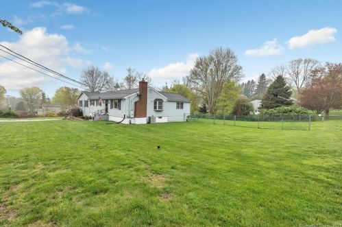 82 Willoughby Rd, Huntington, CT 06484-5948