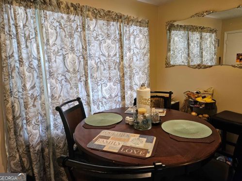 3237 Pawnee Dr, Rex GA 30273-1072 exterior