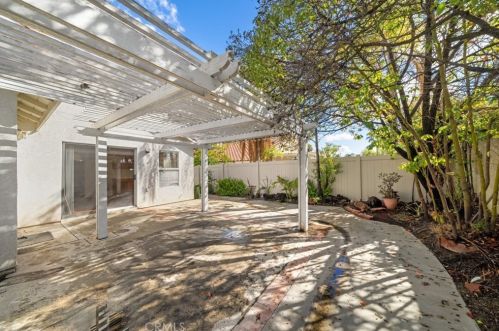 145 Cape Elizabeth Way, Riverside CA  92506-6180 exterior