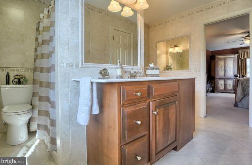 54 Strayer Dr, Carlisle PA 17013-4404 exterior