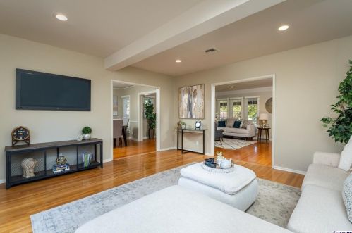 1357 Moncado Dr, Glendale CA  91207-1831 exterior