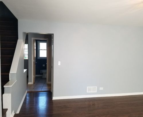 1004 Wheeling Rd, Mount Prospect, IL 60056-1218