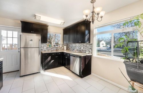 885 Nile St, Aurora CO 80010-4168 exterior