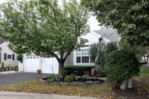 23 Dunrovin Ct, Lakehurst, NJ 08759-6059