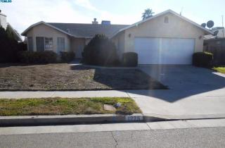 1225 Oakland Ave, Tulare, CA 93274-2640
