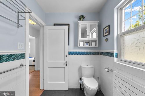 800 Easley St, Silver Spring MD 20910-4587 exterior