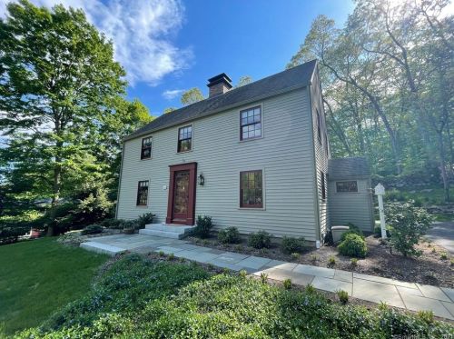 12 Carriage Ln, Essex, CT 06426-1316