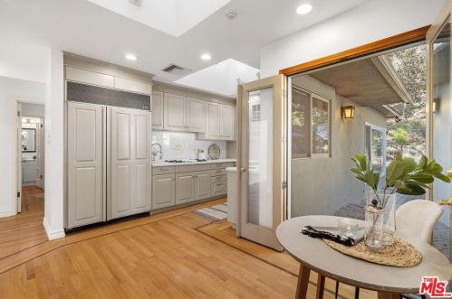 2575 Gardner Pl, Glendale CA  91206-3018 exterior