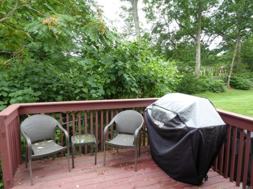 12 Walnut St, Cheshire CT  06410-2826 exterior