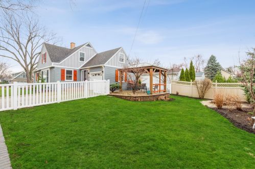 40 Daniels Rd, Palatine, IL 60067-6155