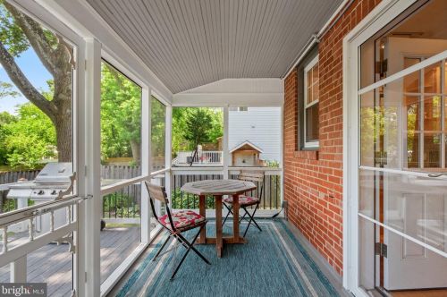 800 Easley St, Silver Spring MD 20910-4587 exterior