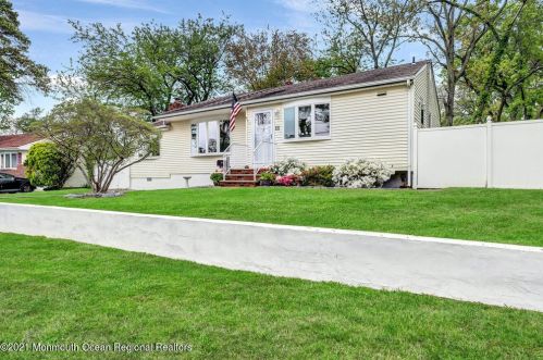 11 Rosemary Dr, Hazlet, NJ 07730-1017