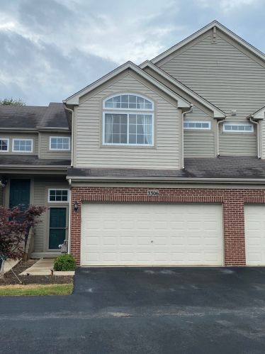 3306 Blue Ridge Dr, Carpentersville, IL 60110-3299