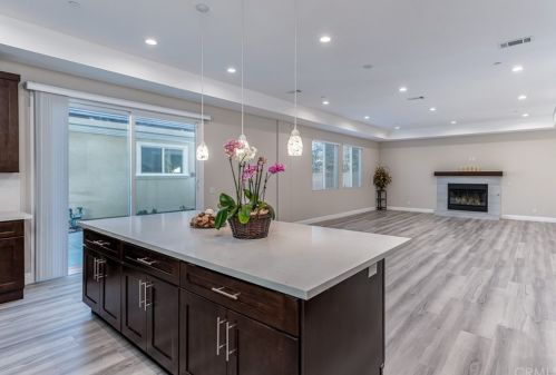 1619 Pomona St, Santa Ana, CA 92704-4328