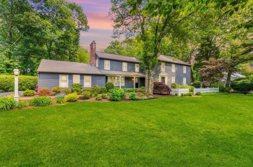 70 Fox Run, Warwick, RI 02818-1645