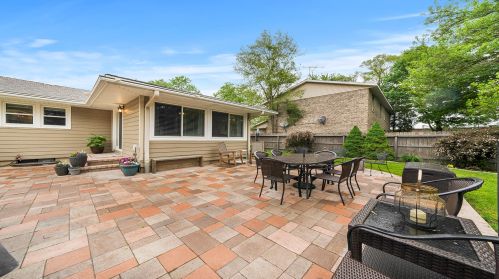 395 Linn Ave, Bull Valley, IL 60014-7106