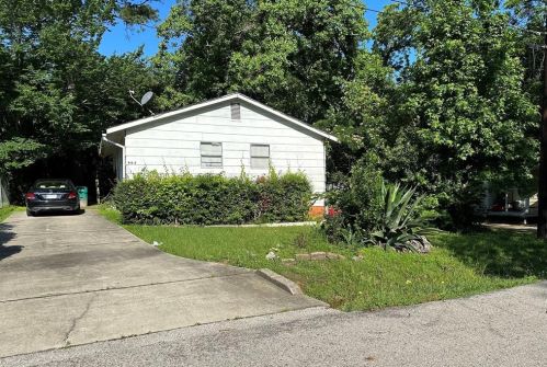 805 7th St, Conroe, TX 77301-3078
