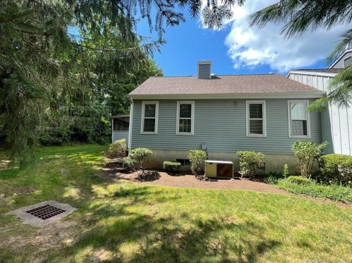 59 Old Towne Rd, Cheshire CT  06410-3130 exterior