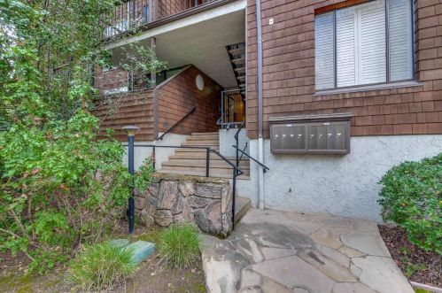 768 Bryant St, Palo Alto, CA 94301-2564