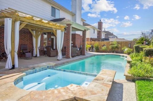 2127 Trinity Mnr Ln, Richmond TX  77469-7255 exterior