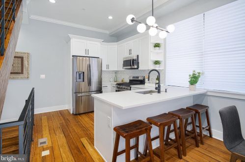 2036 Dickinson St, Philadelphia, PA 19146-4543