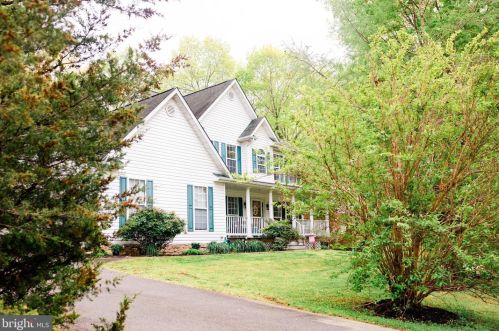 7909 Woods Dr, Fredericksburg, VA 22408-8863