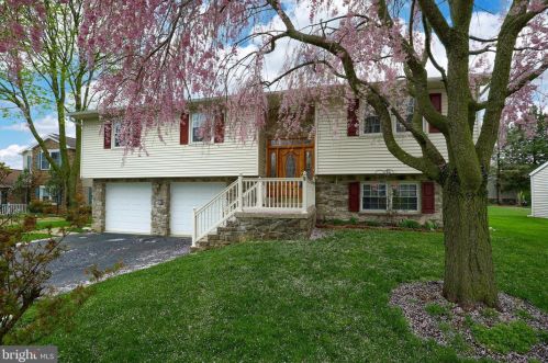 2860 Southwick Dr, Lancaster PA  17601-3549 exterior