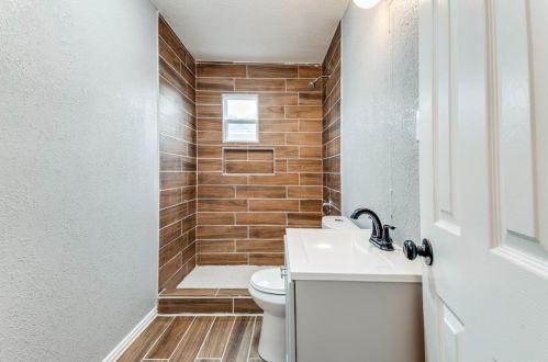 2504 Donalee St, Fort Worth TX  76105-4911 exterior