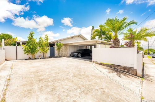 1481 Molehu Dr, Honolulu, HI 96818-1918