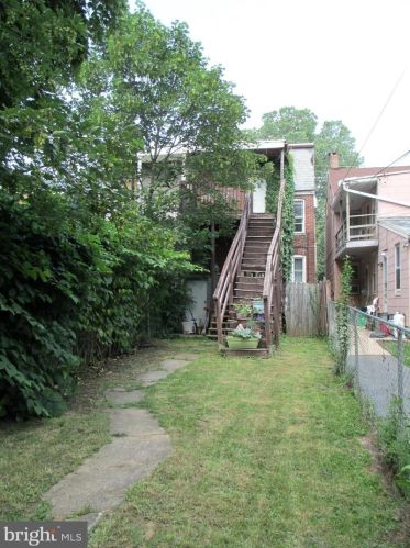 542 Pershing Ave, York PA  17401-2205 exterior