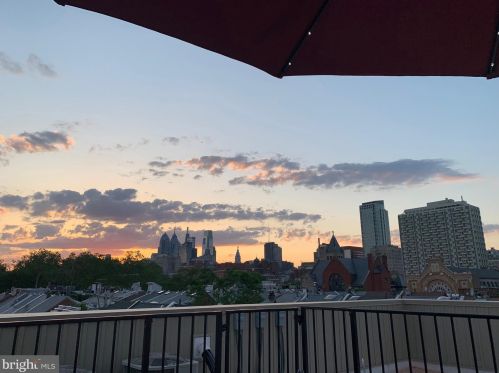 528 5th St, Philadelphia PA 19123-4020 exterior