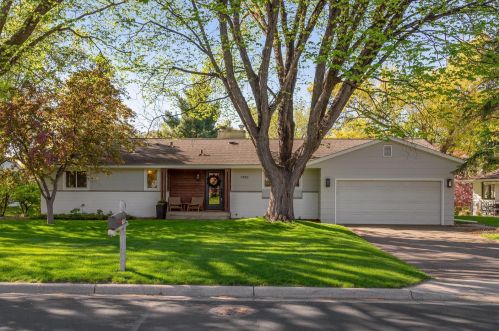 7490 Ridgeway Rd, Minneapolis, MN 55426-1519