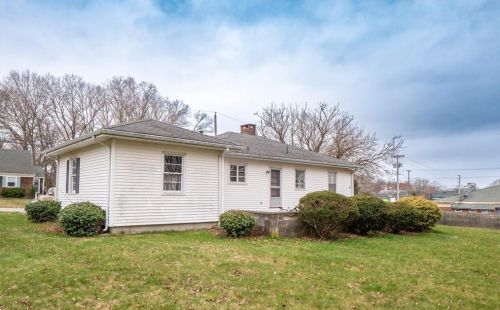 4 Overhill Rd, Warren, RI 02885-2903