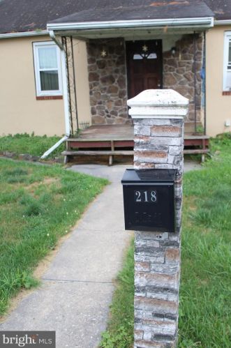 218 Harrisburg St, Harrisburg, PA 17113-1341