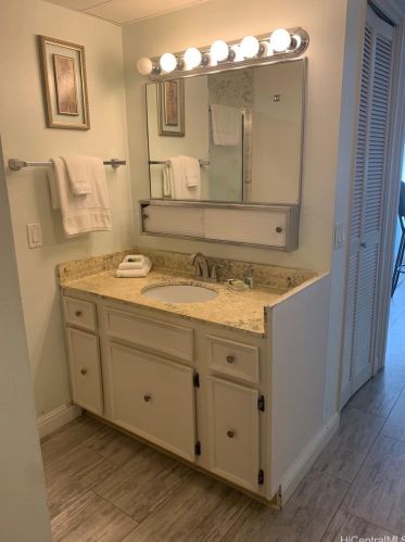 2440 Kuhio Ave, Honolulu HI  96815-3347 exterior