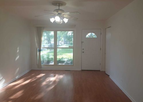 4018 Oxford Ct, Streamwood, IL 60107-2921