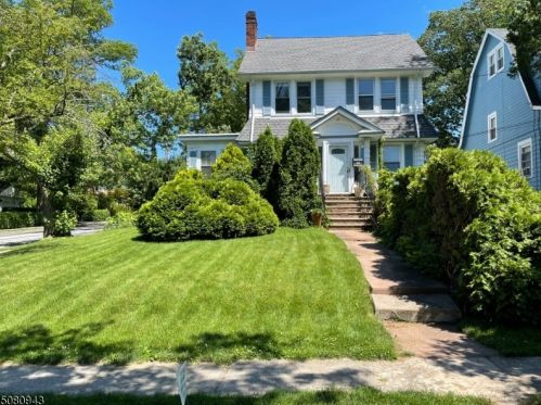 38 Yale St, Maplewood, NJ 07040-3136