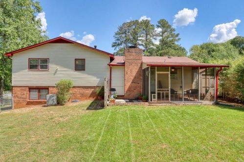 226 Foothill Dr, Holly Springs, GA 30188-2808