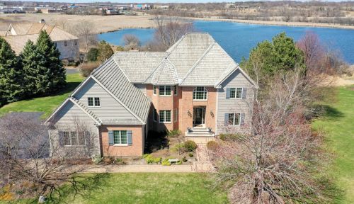 1484 Eagle Ridge Dr, Antioch, IL 60002-2926