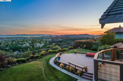 5775 Whispering Pine Ct, Hayward, CA 94552-1624