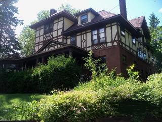 1736 Stuart Ct, Duluth, MN 55803-3739