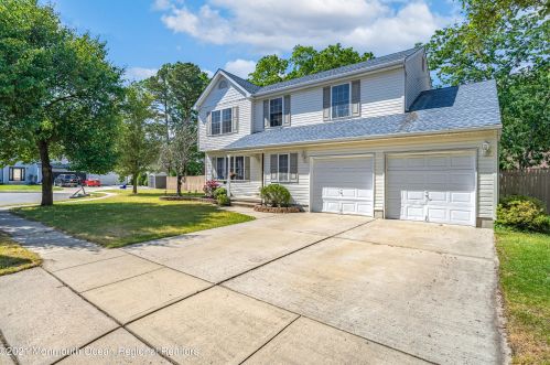 12 Tom Gray Ct, Lacey, NJ 08731-1700